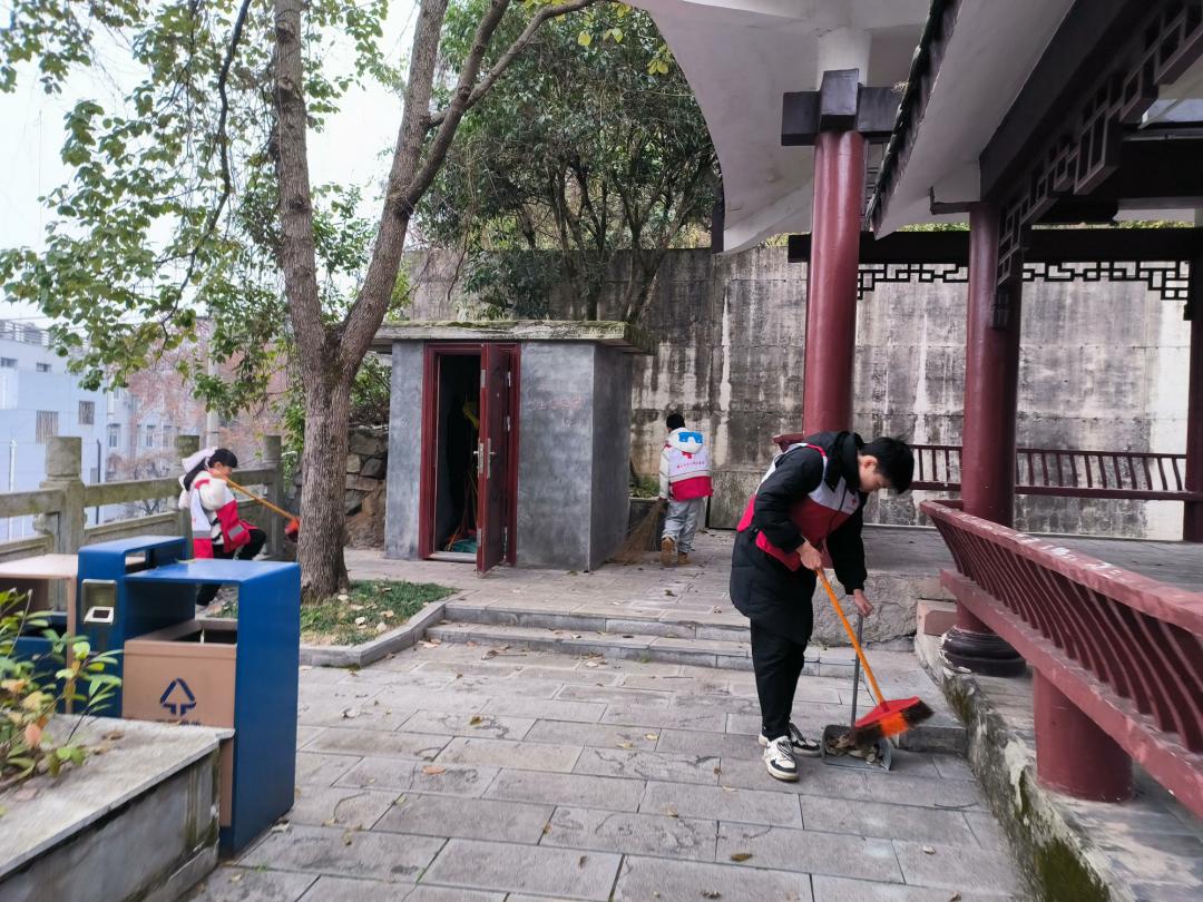 遵义市遗体器官捐献纪念碑前的神秘志愿者是谁?原来是他们!  第2张