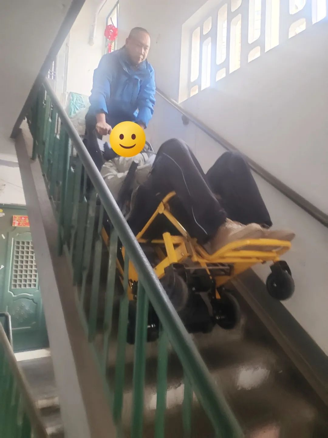 新春团圆日他们仍在坚守！普陀区民政局如何为特殊困难老人出行助力？!  第3张