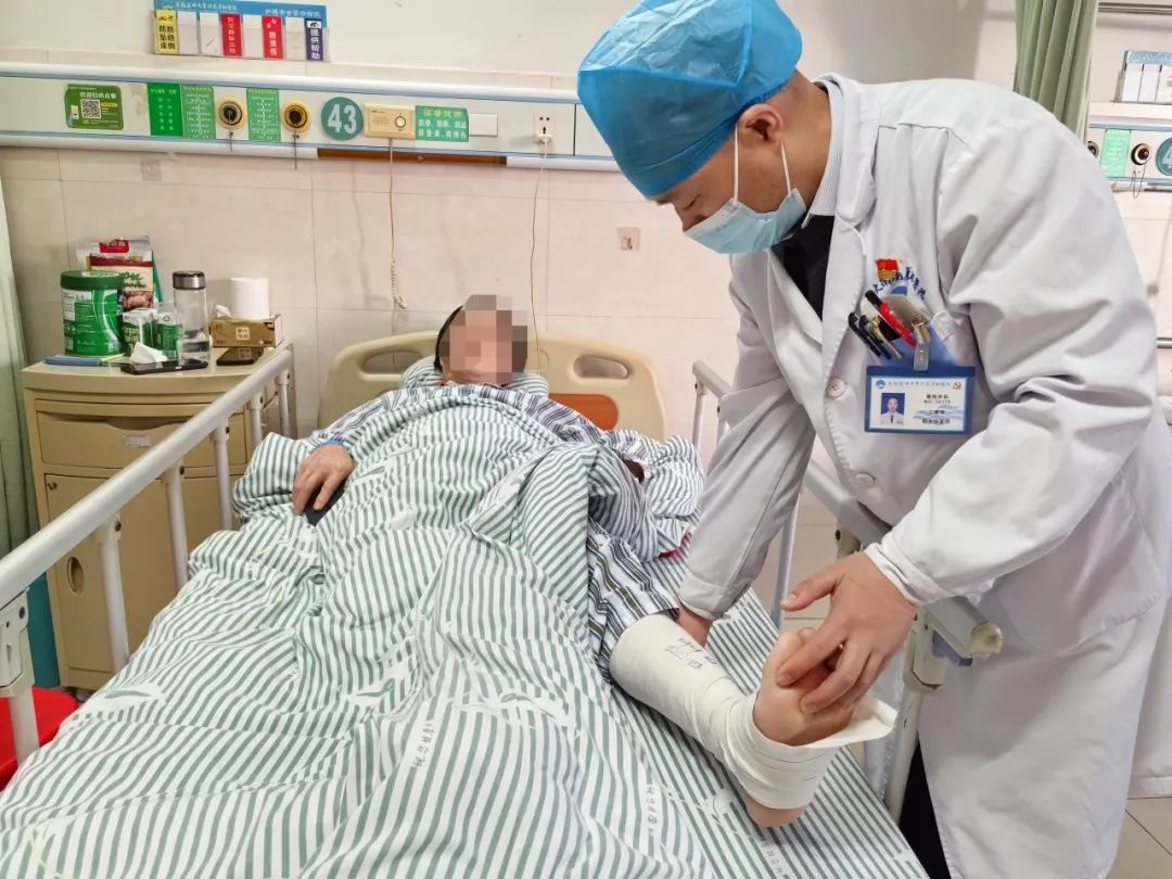 春节团圆时，他为何坚守岗位？致敬巢湖医院丁青华医生  第2张