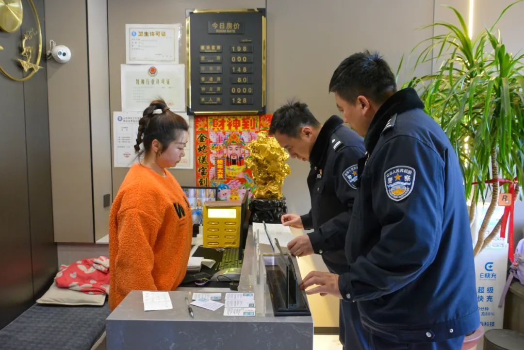 除夕夜，他们为何不能回家？揭秘守护万家灯火的藏蓝英雄  第4张