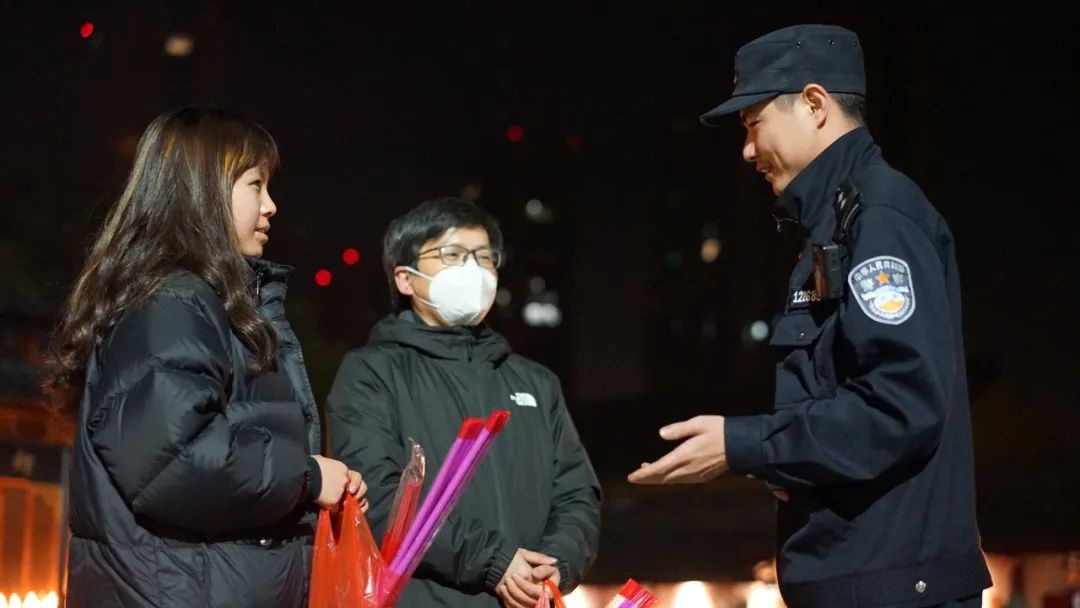春节里TA们不回家坚守岗位守护安宁，你知道为什么吗?  第11张