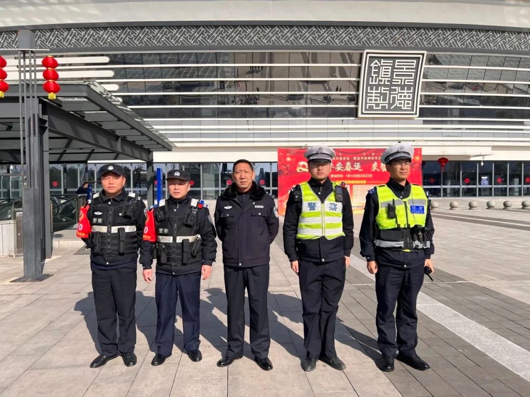 春节阖家团圆，交警默默坚守岗位！你知道背后的辛苦吗?  第2张