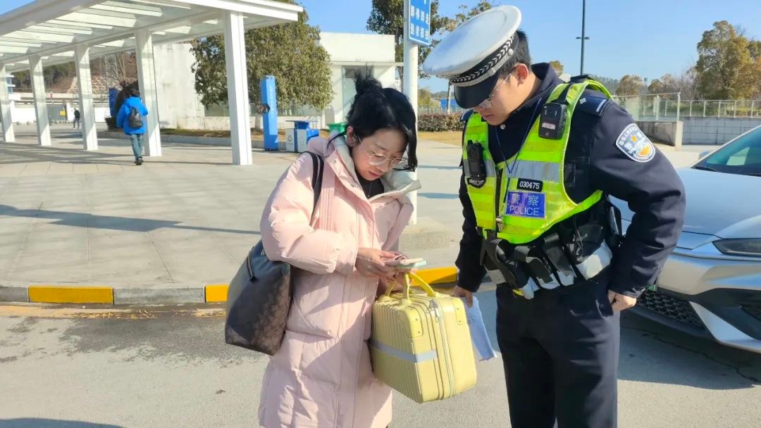 春节阖家团圆，交警默默坚守岗位！你知道背后的辛苦吗?  第6张