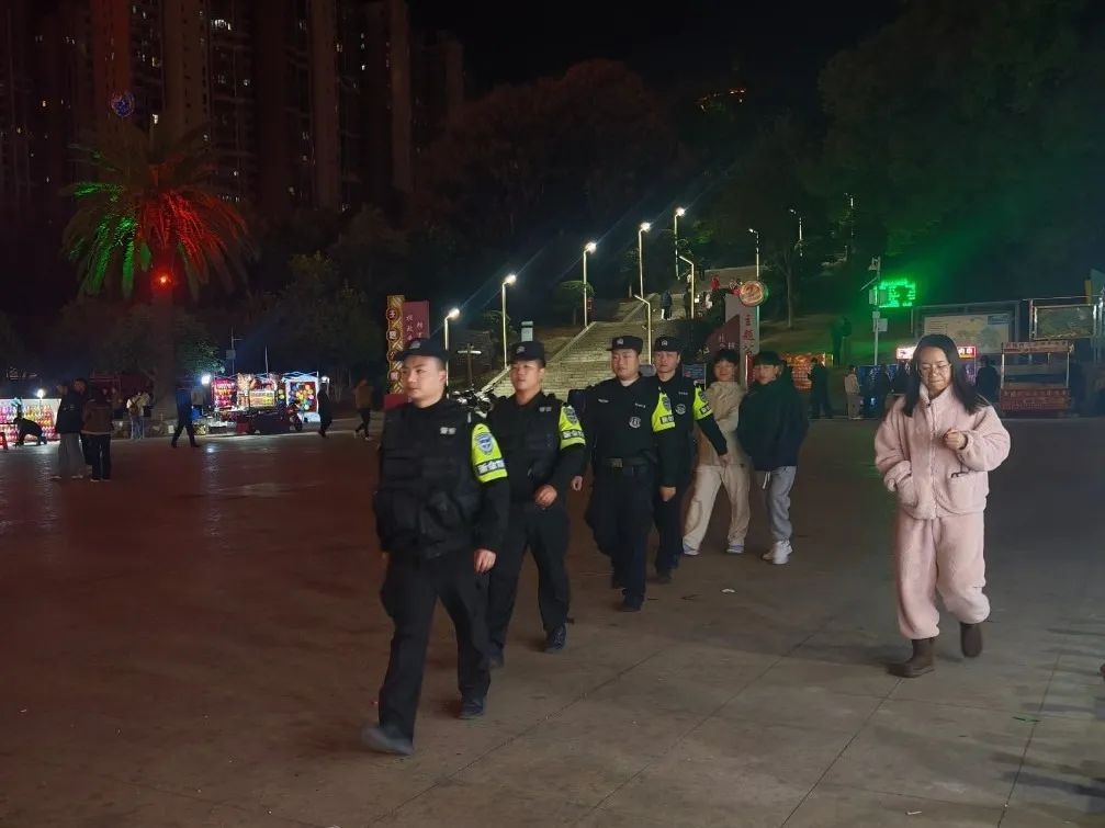 大年初一，他们为何放弃团圆坚守岗位？揭秘警务人员的春节守护故事  第2张