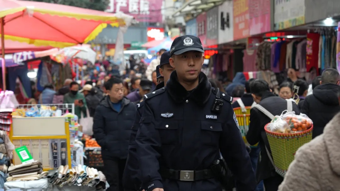春节期间，遵义公安如何守护你的平安？揭秘警察蜀黍的city walk  第2张