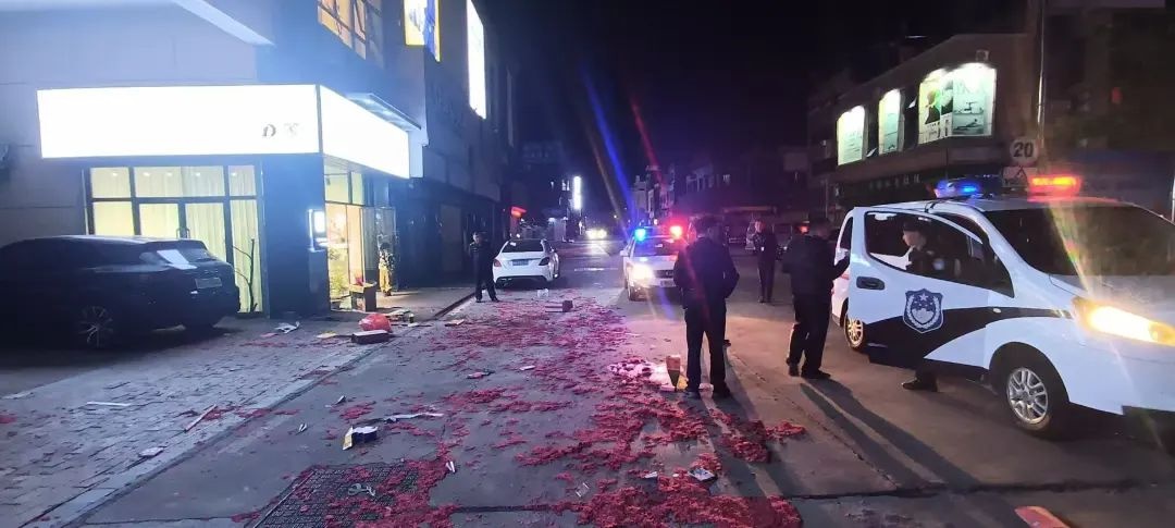 烟花爆竹禁燃令下，为何仍有市民铤而走险？背后真相令人  第2张