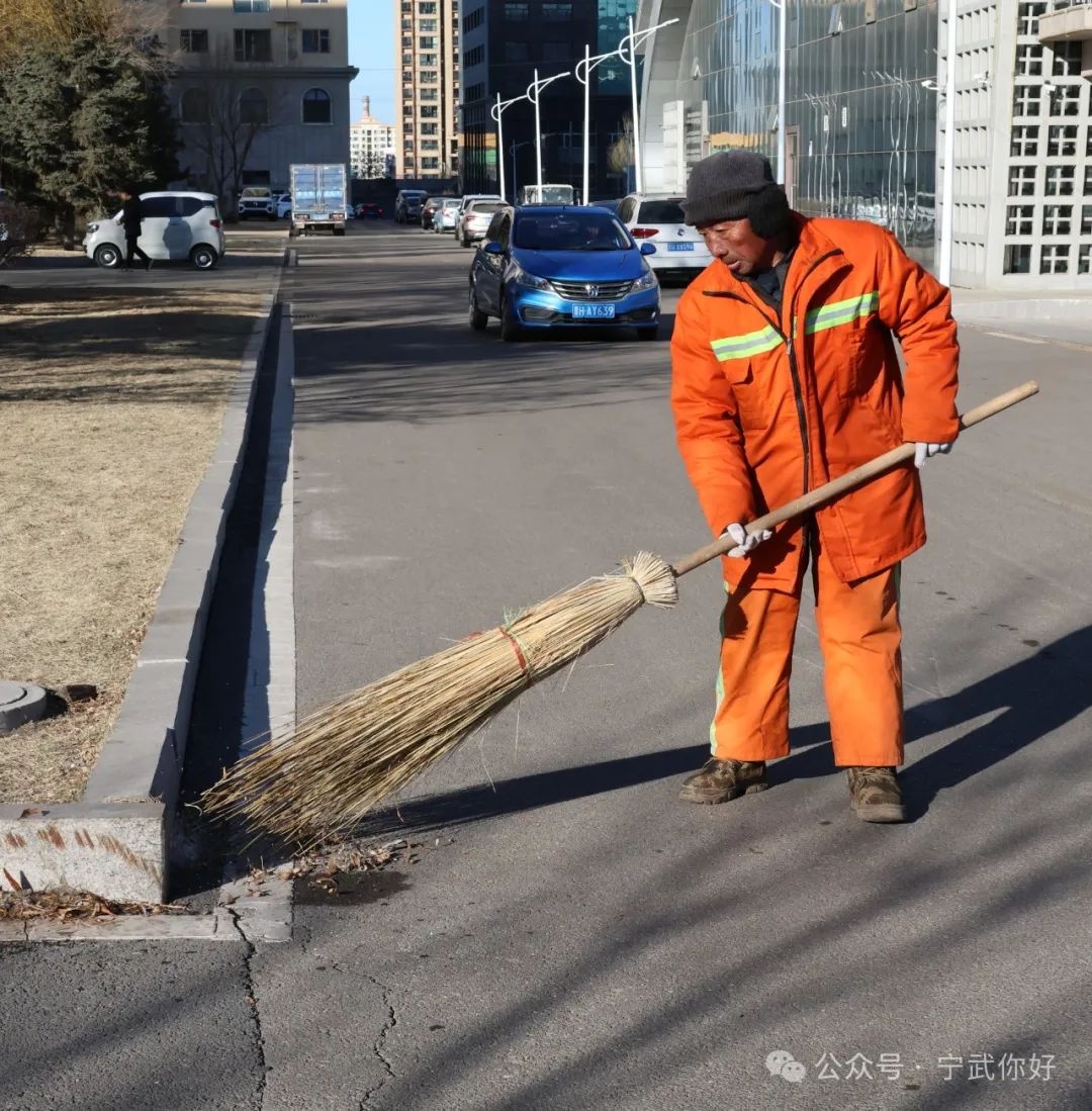 春节团圆时，环卫工坚守岗位！你知道他们背后的感人故事吗?  第4张