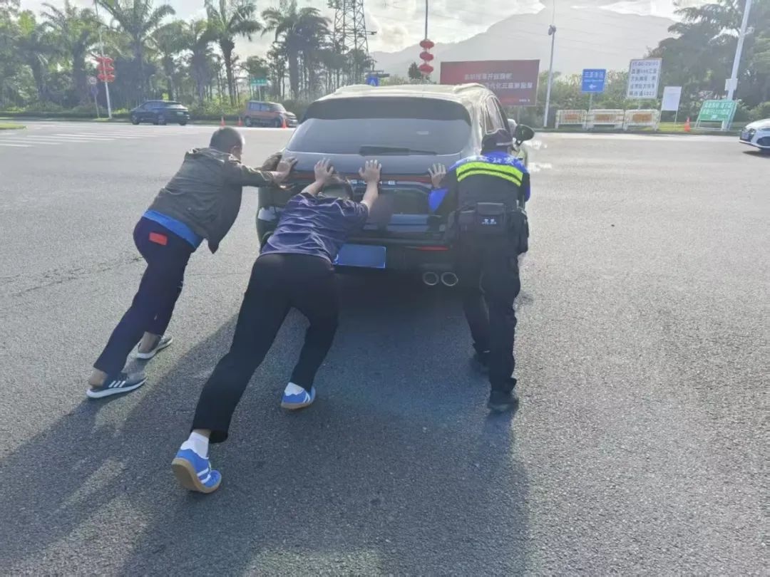 春节阖家团圆，三亚110全时坚守!他们为谁守护?  第2张