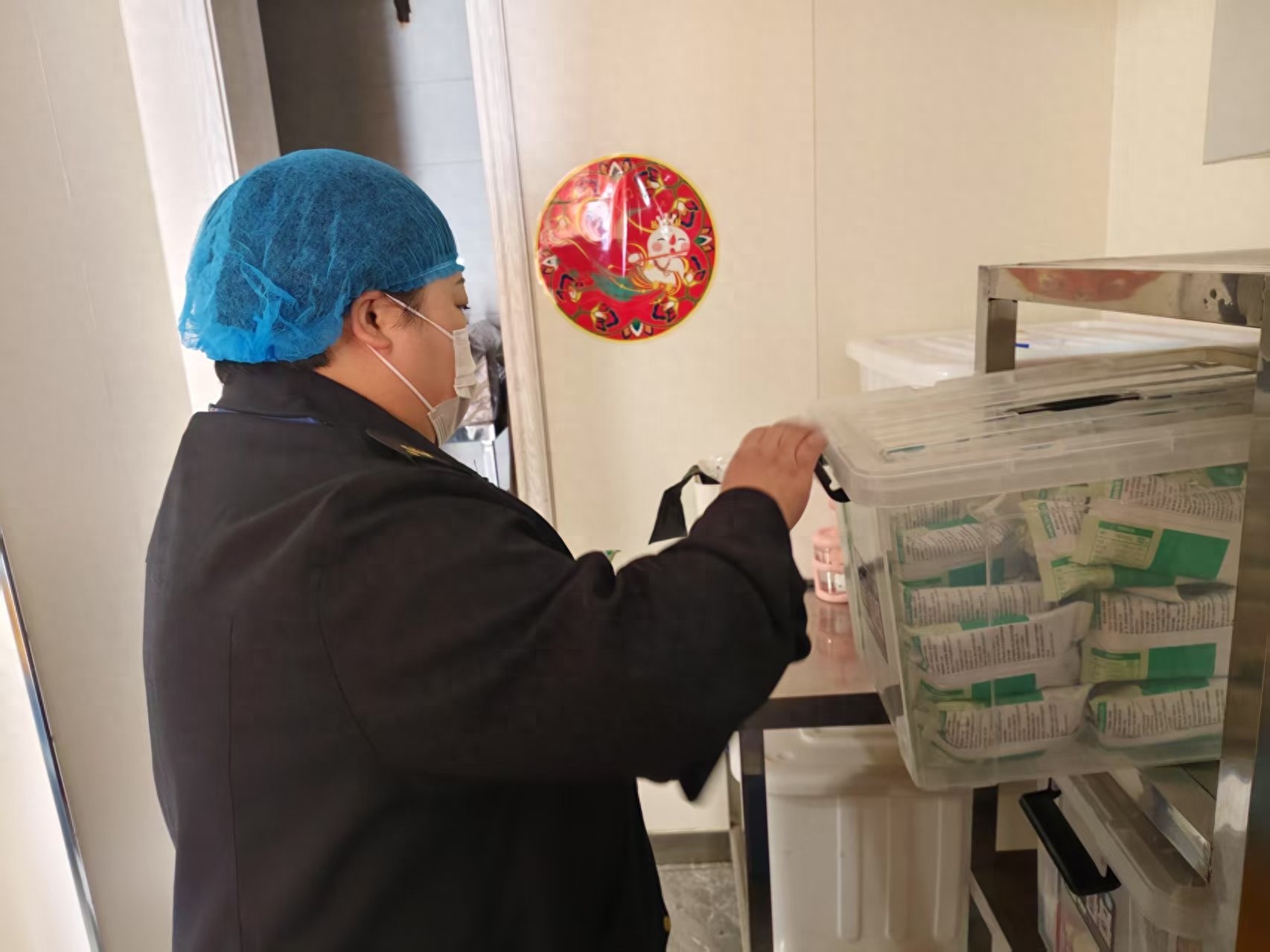 西固区市场监管所查自制饮品店食品安全，你喝的还安全吗?