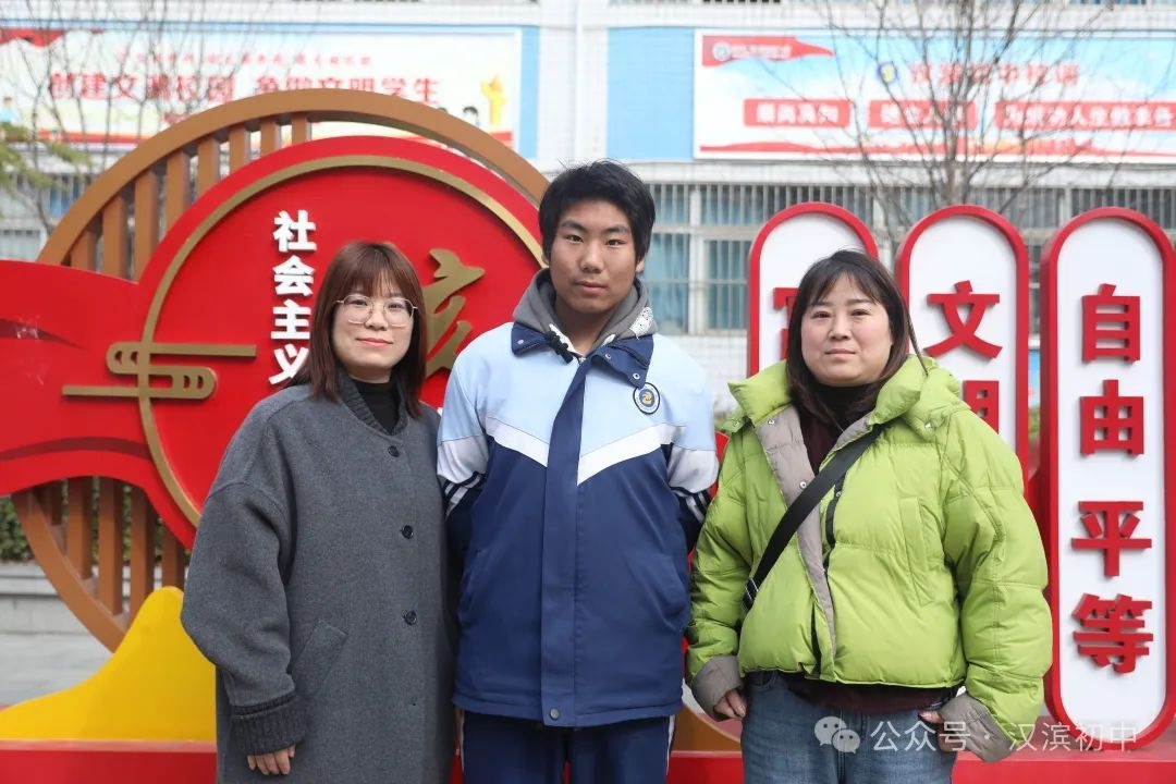 惊!少年拾获3000元现金证件，为啥毫不犹豫归还?  第2张