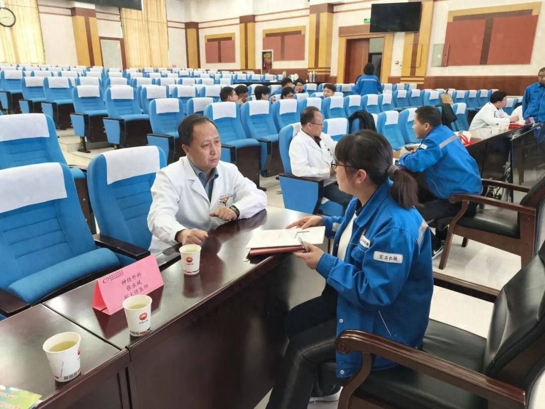 宝鸡市中医医院走进企业送健康，你的健康他们来守护