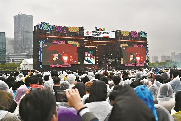 2025年草莓音乐节首站南海！6万乐迷嗨翻全场，你想去吗？  第2张