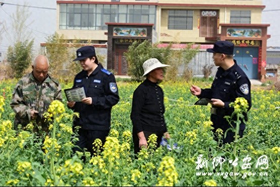 阳春三月，藏蓝护花人在田间干啥？送反诈法宝