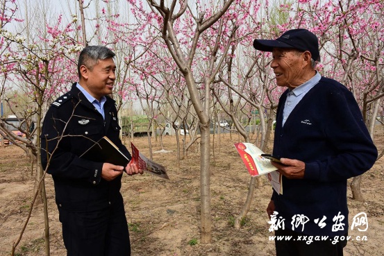 阳春三月，藏蓝护花人在田间干啥？送反诈法宝  第4张
