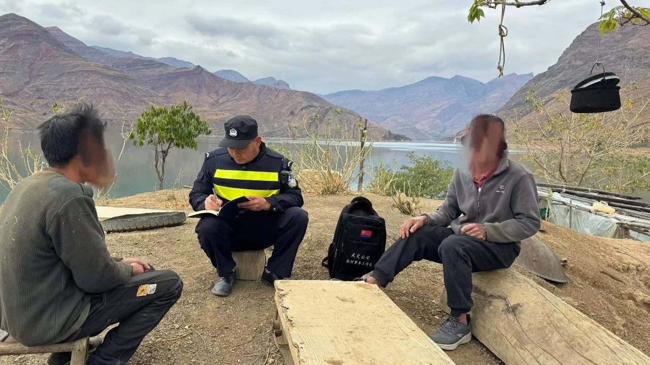 清晨赶去调解纠纷！驻村辅警老何的一天如此忙碌?  第2张