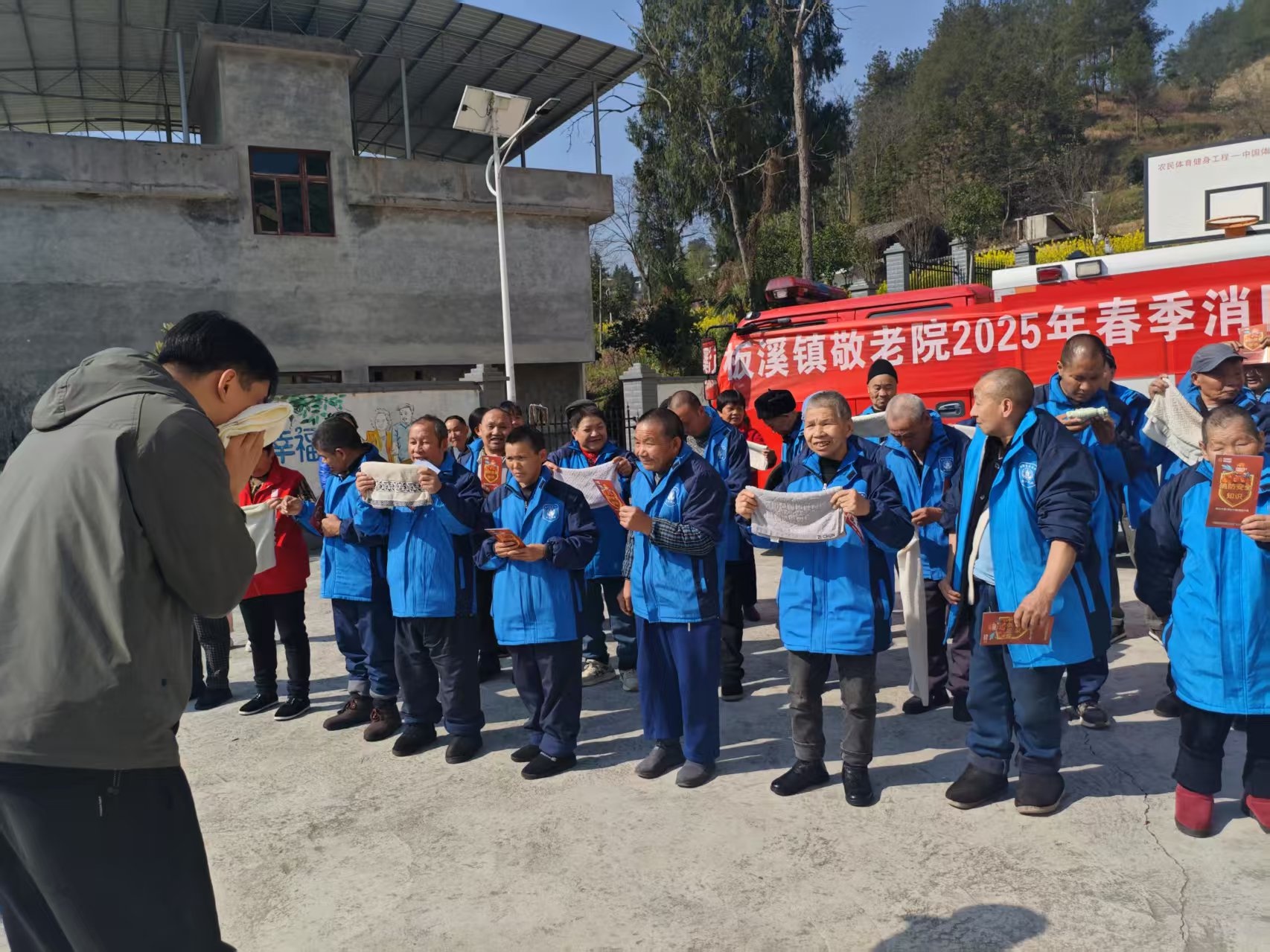 敬老院突发火灾！8家机构紧急演练，老人们如何安全逃生？  第2张