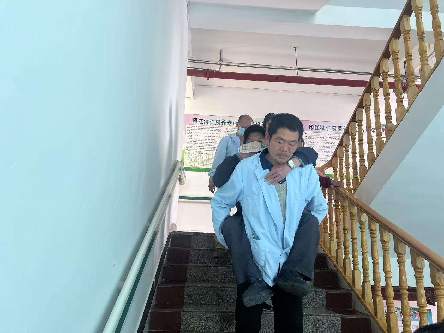 敬老院突发火灾！8家机构紧急演练，老人们如何安全逃生？  第4张
