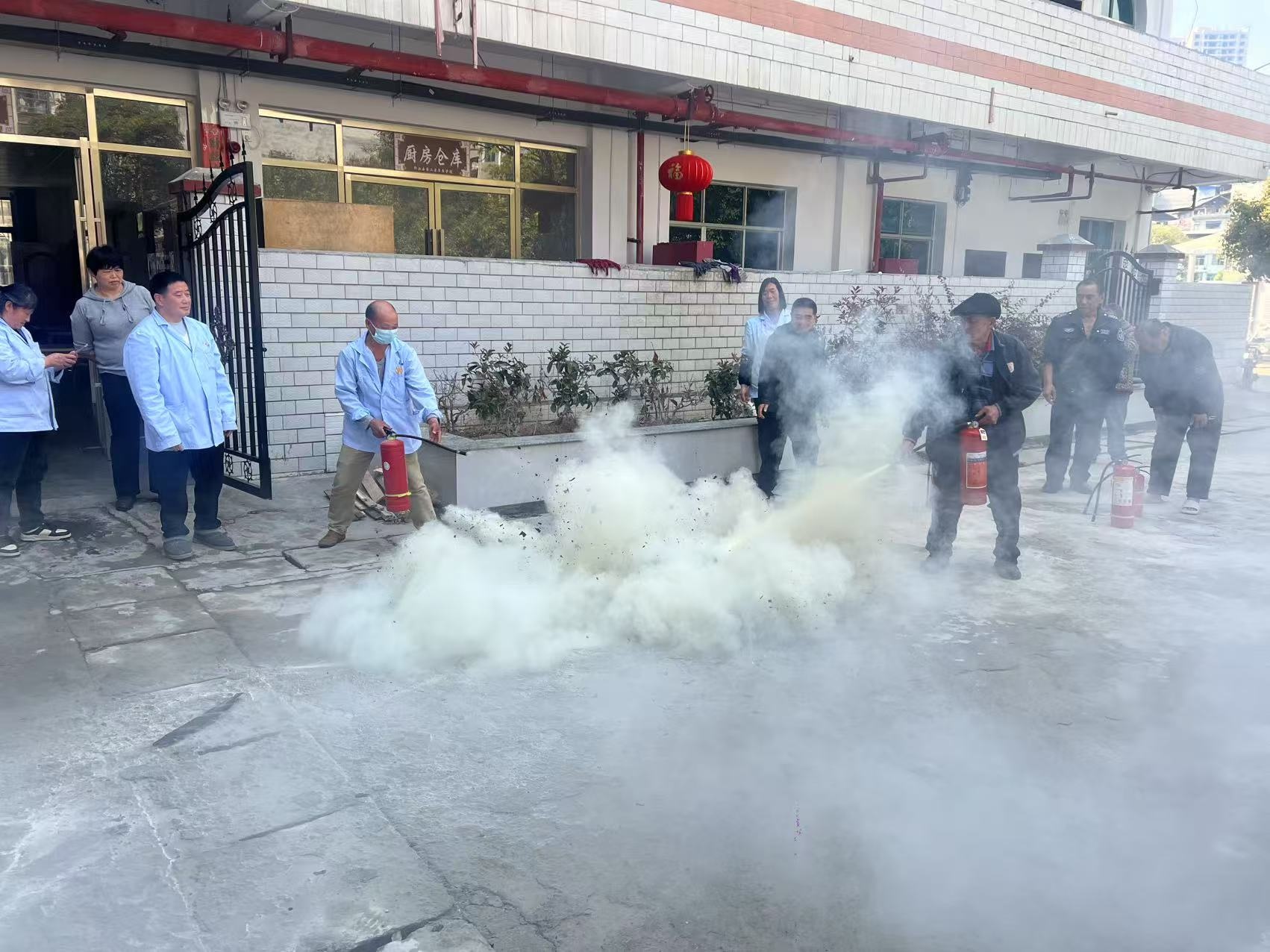 敬老院突发火灾！8家机构紧急演练，老人们如何安全逃生？  第5张