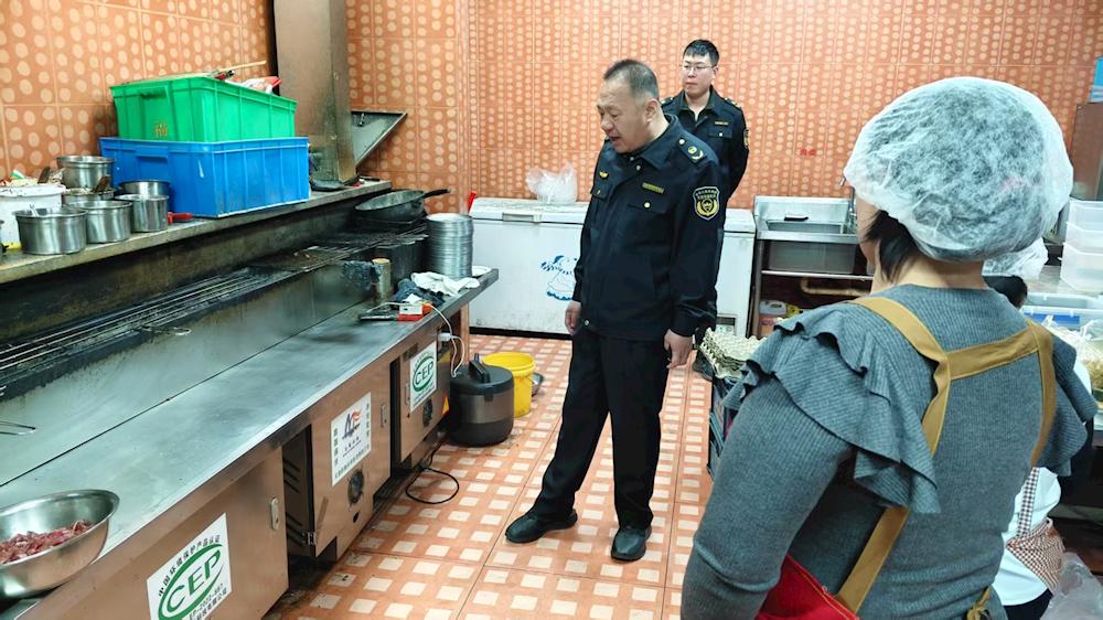春天居民开窗增多！餐饮投诉或涨？桓仁县执法队这样做  第2张